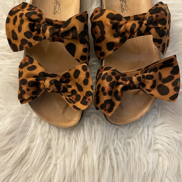 Leopard Double Bow Footbed Sandals - Picture 2 of 11